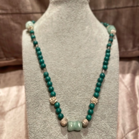 Green Jadeite Beaded Necklace 20” - Picture 2 of 6